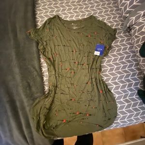 Apt. 9 green t-shirt